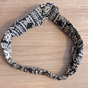 Headband, tribal pattern, black and off-white